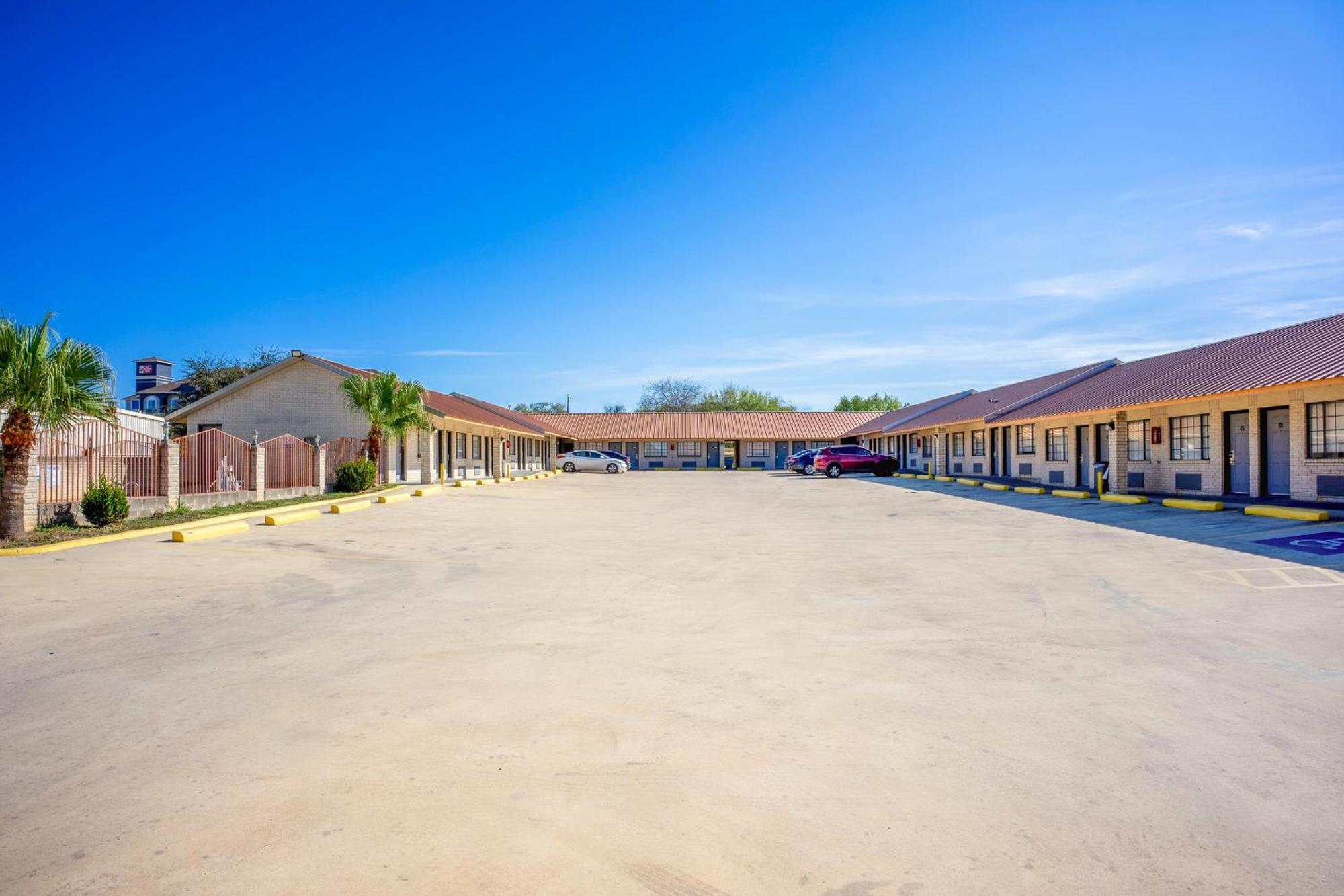 Motel Executive By Oyo 2*